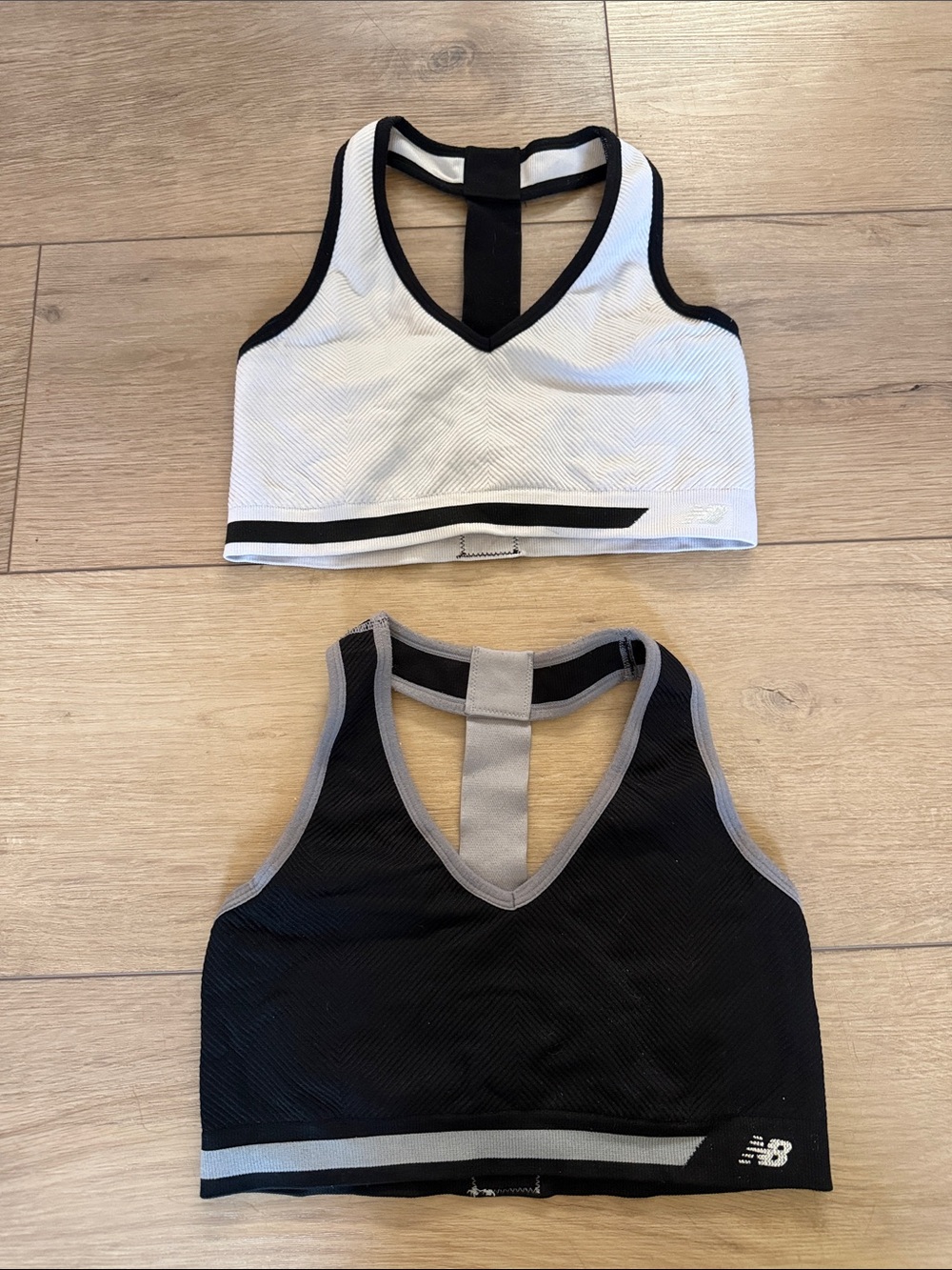 VGUC Set of 2️⃣ New Balance Racerback Sports Bras in White & Black Size M